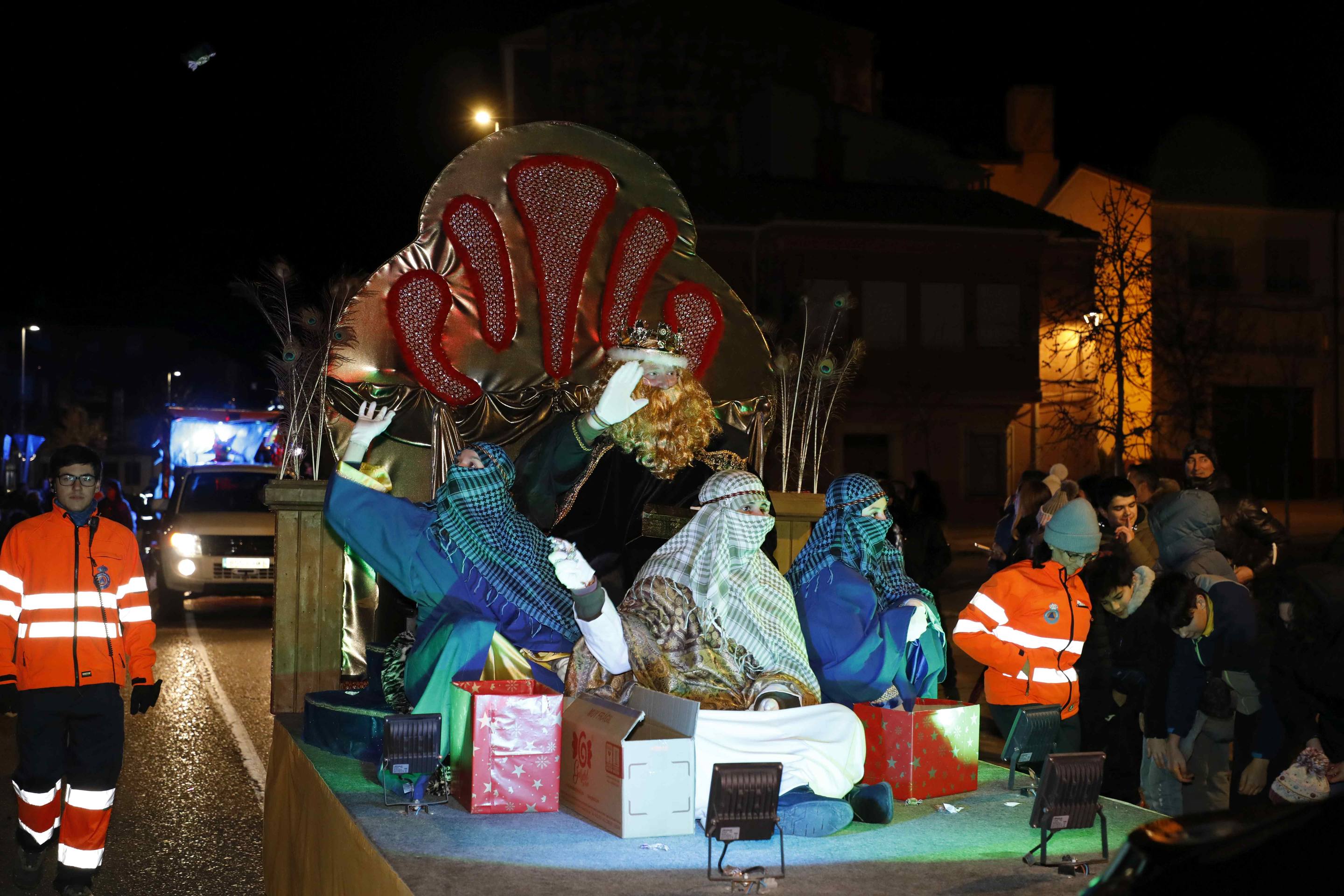 La cabalgata de Reyes de Peñafiel, en imágenes