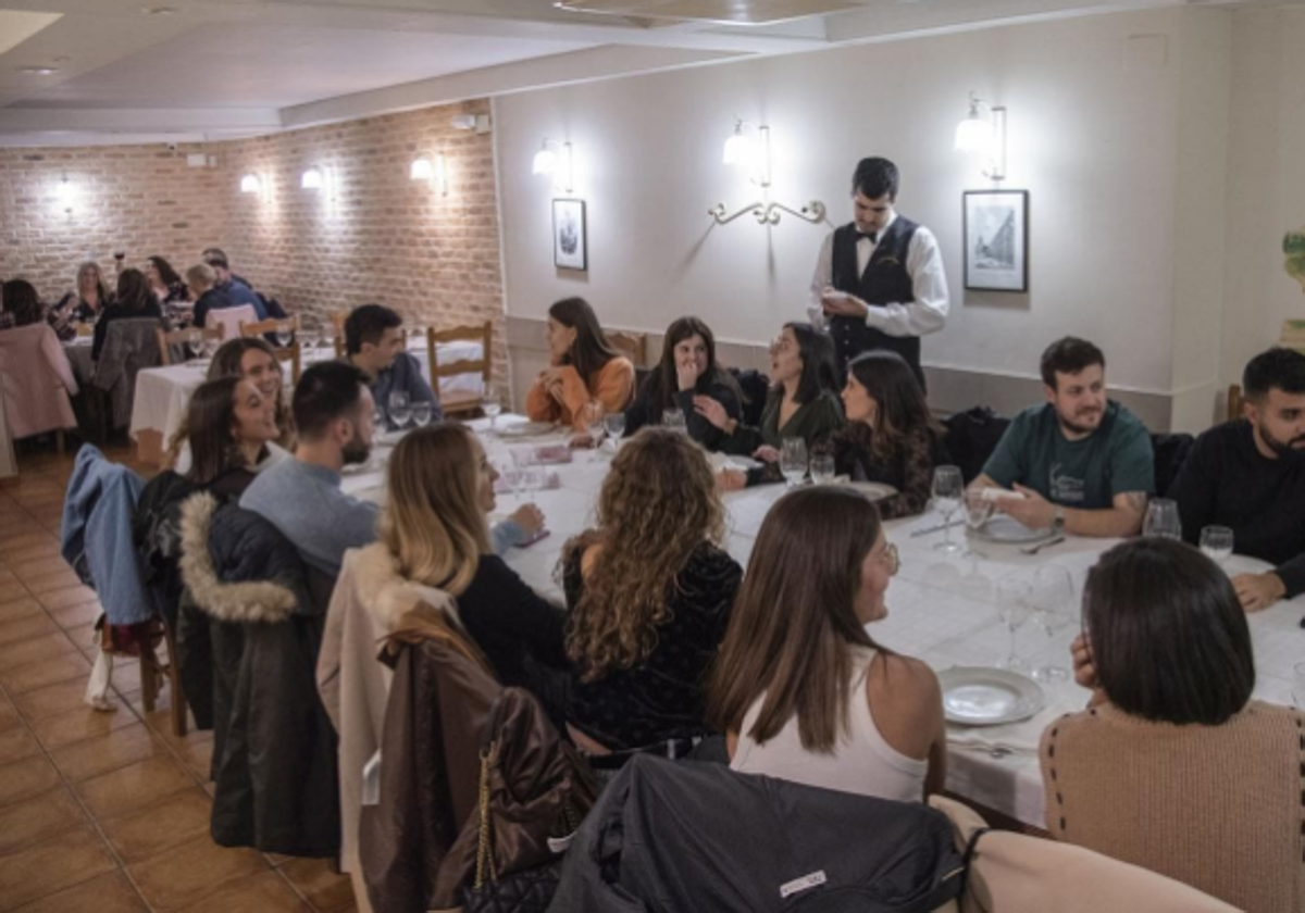 Imagen de una cena de empresa en un restaurante de Valladolid.