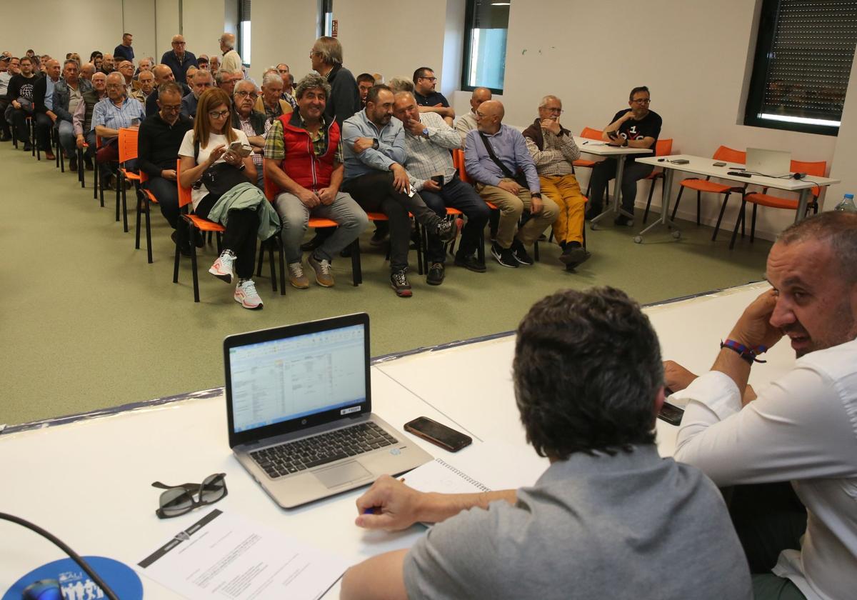 Una de las últimas asambleas de la Gimnástica Segoviana.