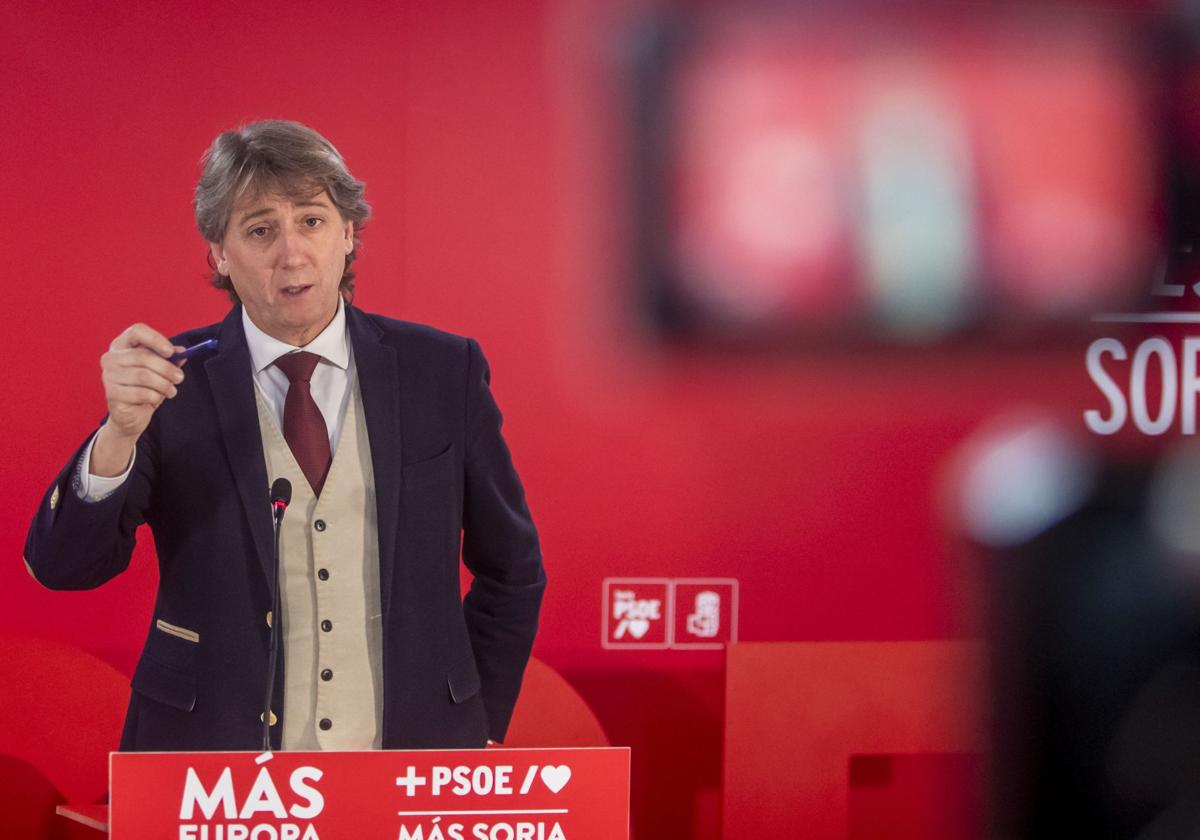 Carlos Martínez, durante la rueda de prensa posterior a presentar su precandidatura.