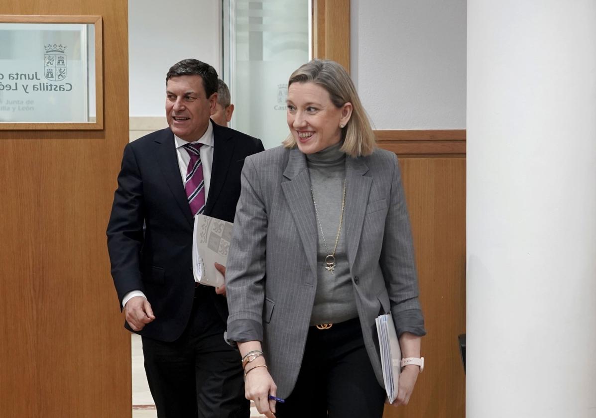 Carlos Fernández Carriedo e Isabel Blanco, este jueves antes de la rueda de prensa posterior al Consejo de Gobierno.