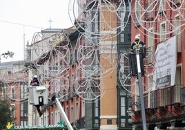 Retirada de las luces de Navidad