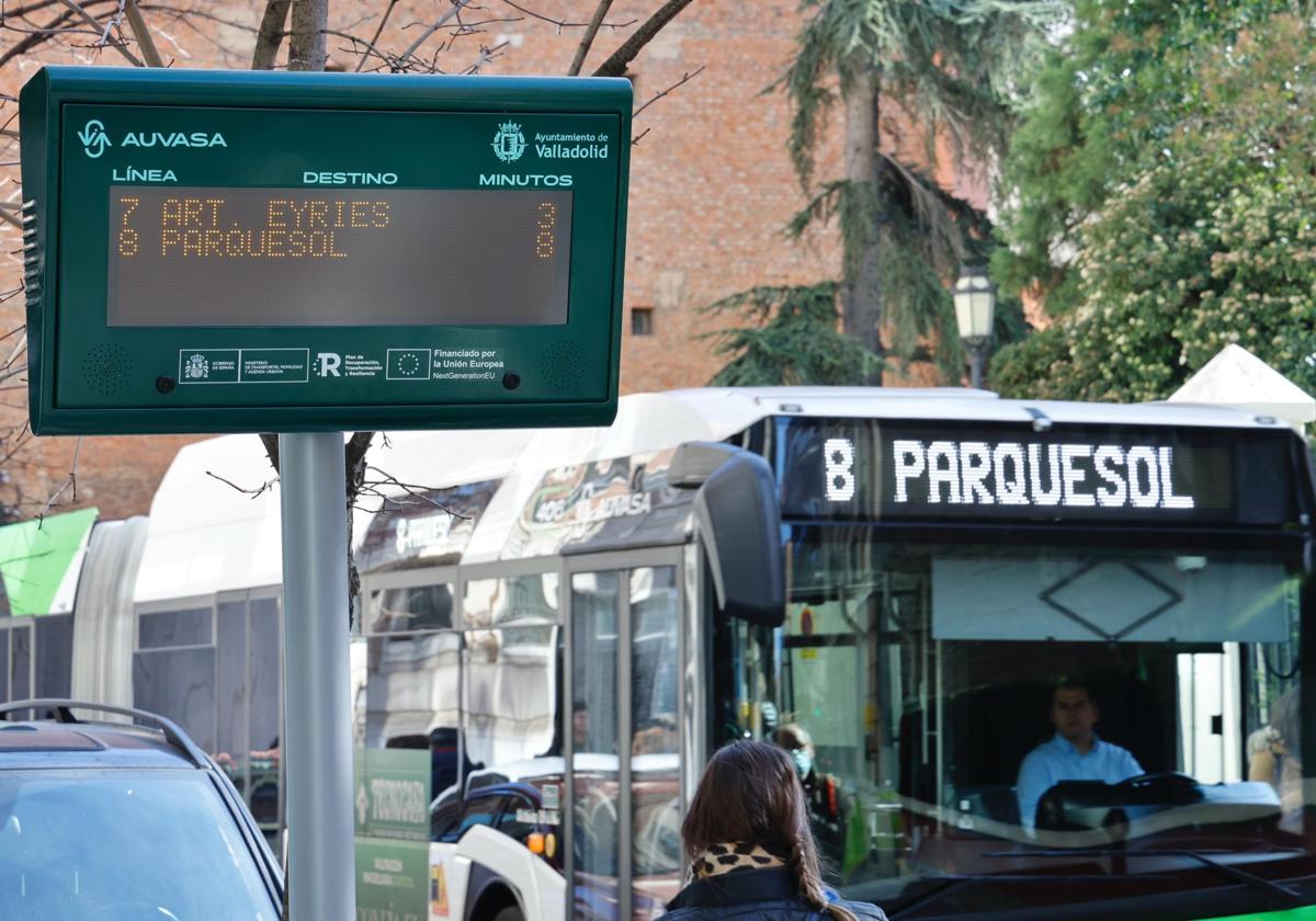 Imagen de archivo de un autobús urbano de Valladolid.