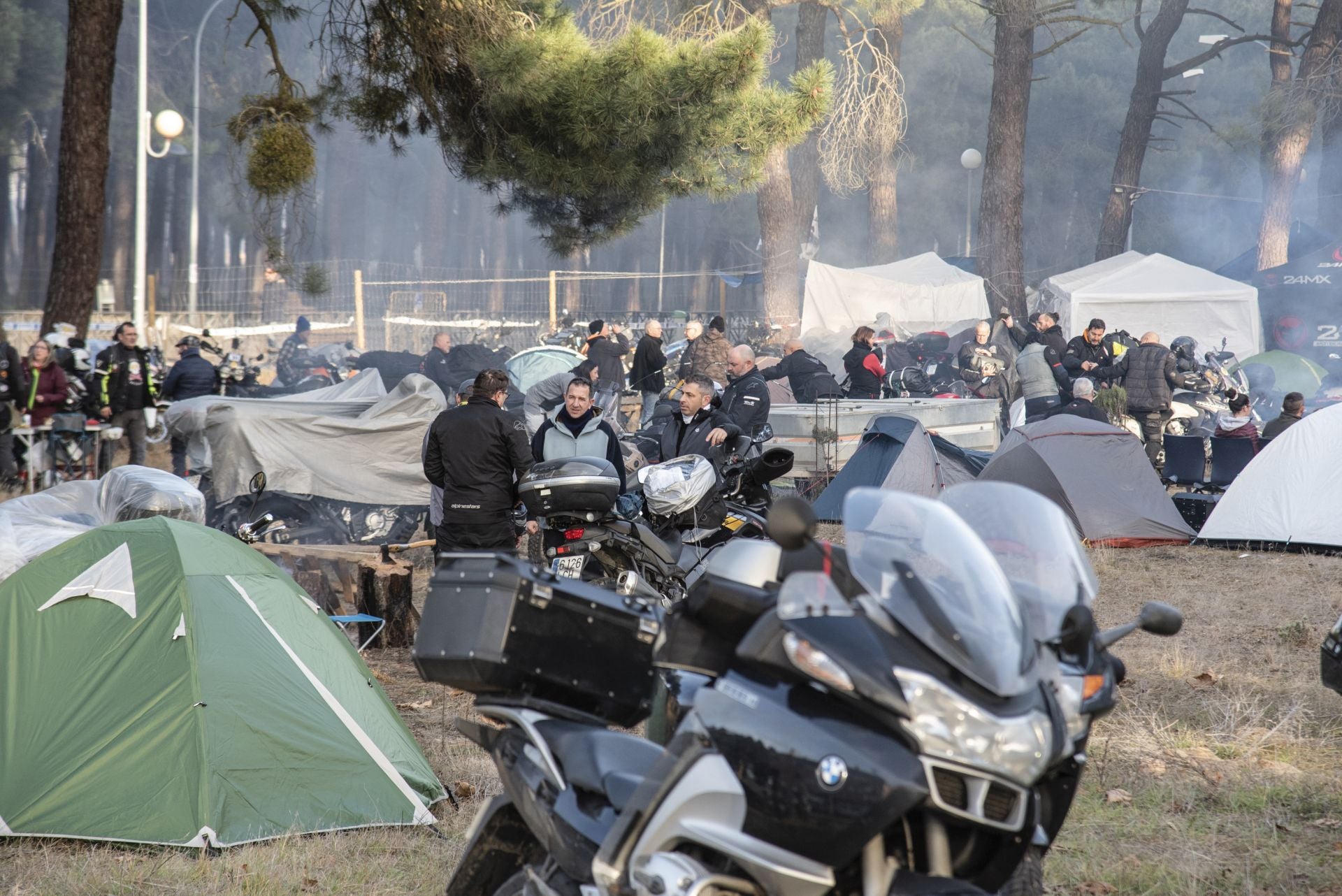 Fotos de um comício de motociclistas em Cantalejo