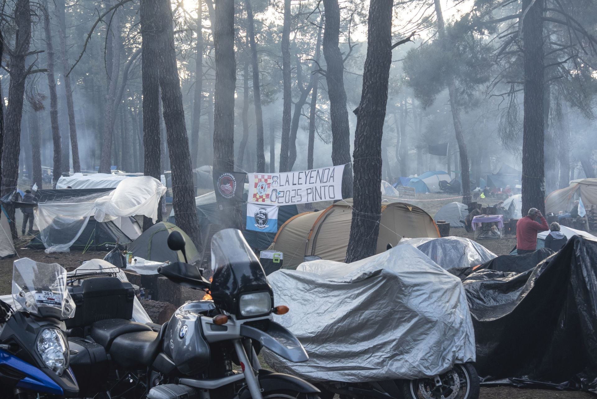 Fotos de um comício de motociclistas em Cantalejo