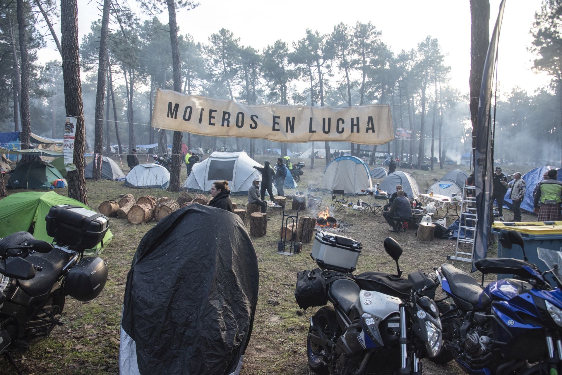 Fotos de um comício de motociclistas em Cantalejo