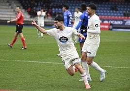 Raúl Moro celebra el tanto logrado antel el Ourense el pasado domingo.