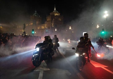 El desfile de antorchas homenajea a Alberto, fallecido este año en Marruecos