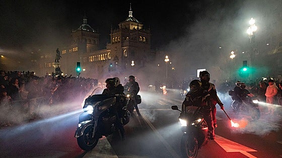 El desfile de antorchas homenajea a Alberto, fallecido este año en Marruecos