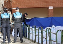 La Policía Nacional y Local, el sábado en el lugar del suceso.