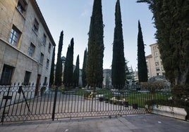 Patio de los Cipreses, de la Catedral de Valladolid.