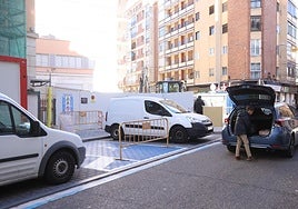 Obras en la calle Felipe II, una de las vías afectadas por el apagón.