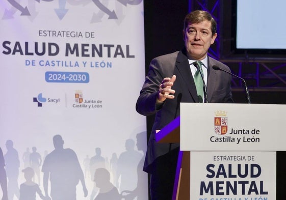 Alfonso Fernández Mañueco, acompañado de las consejeras de Educación y Familia e Igualdad y el de Sanidad, en la presentación de la nueva Estrategia de Salud Mental.