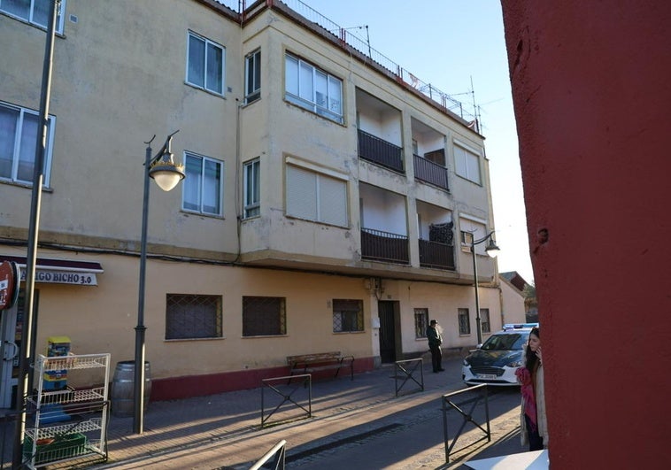 Exterior del número 17 del camino del Cardiel, donde ha tenido lugar el asesinato.