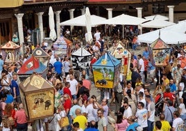 Desfile de faroles en la fiestas patronales de Tordesillas.