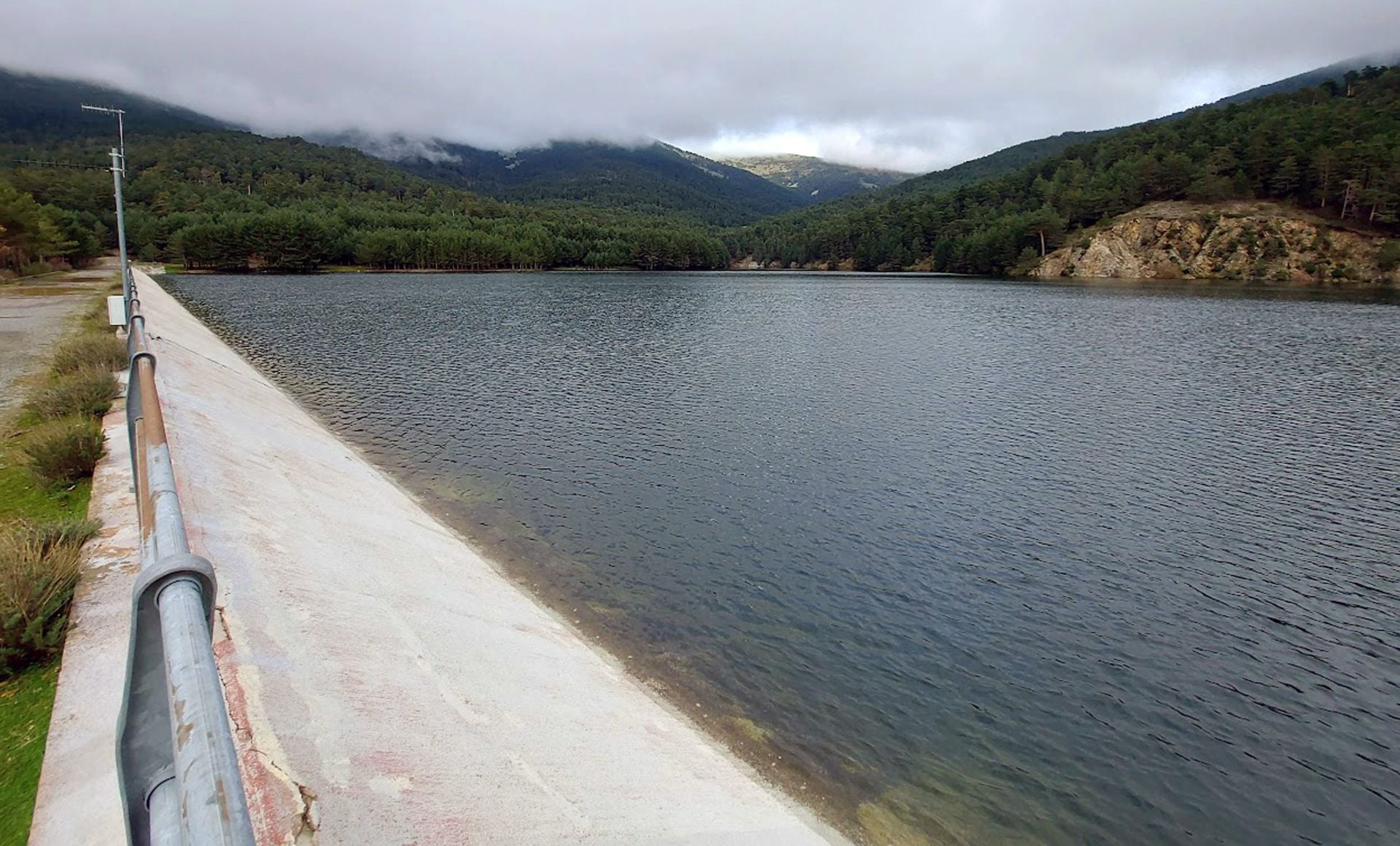 Embalse de El Tejo, que suministra a San Rafael, El Espinar y La Estación.