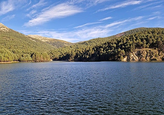 Embalse de El Tejo, en la sierra de Guadarrama.