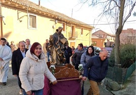 La procesión de San Antón recorrió varias calles del pueblo