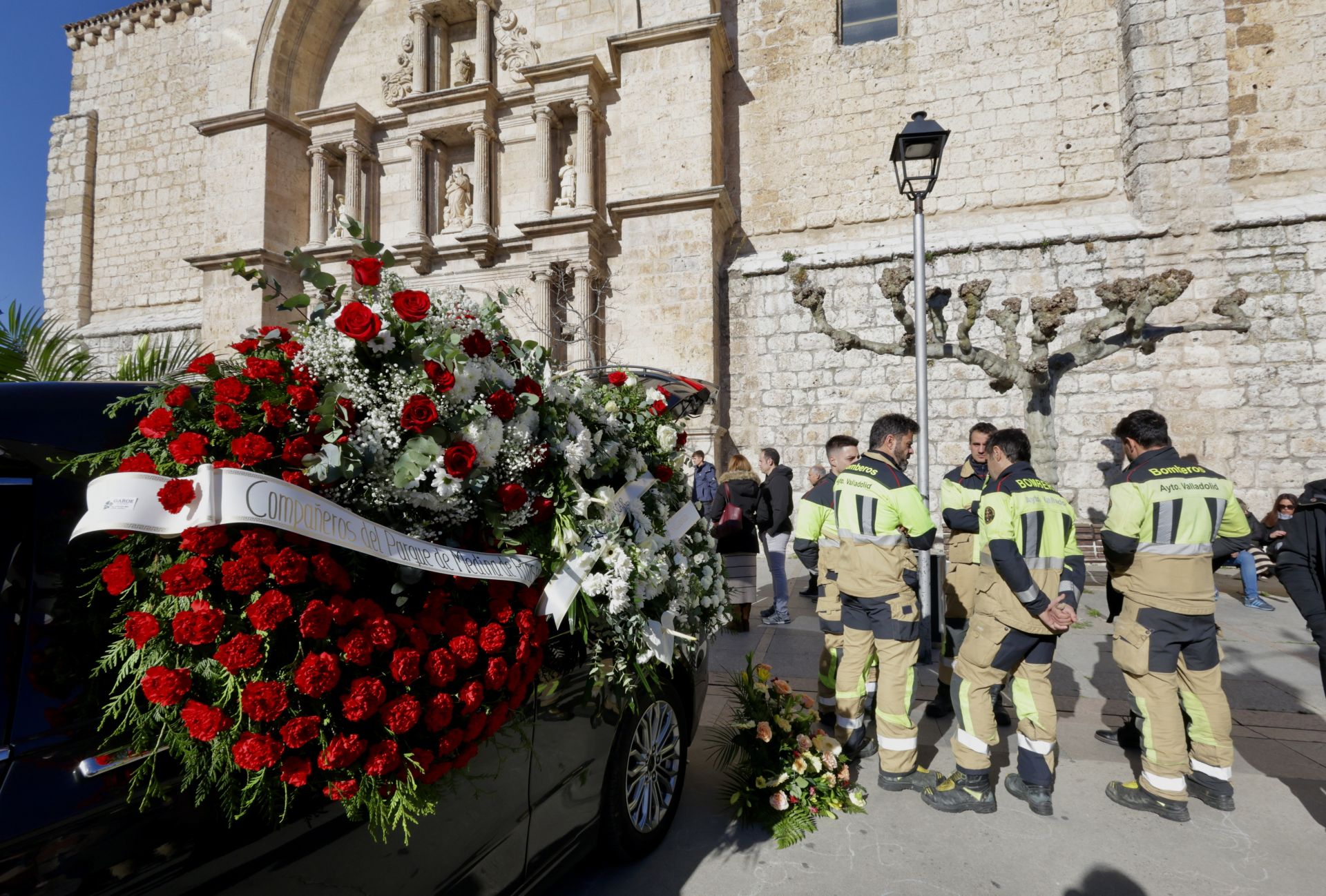 Funeral en Tudela de Duero por el bombero fallecido en acto de servicio en Fompedraza