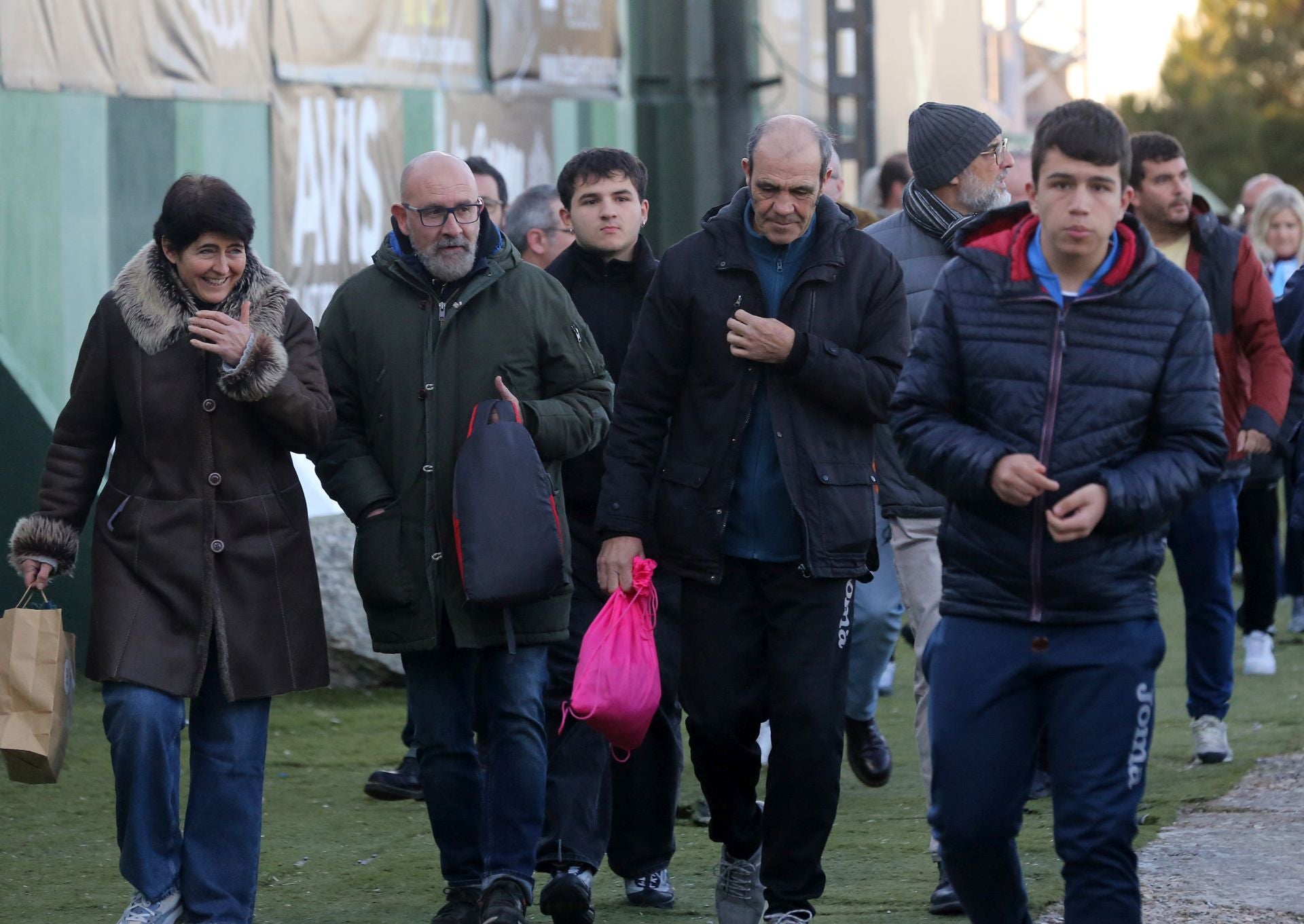 Búscate en las gradas de La Albuera durante el Segoviana vs Arenteiro