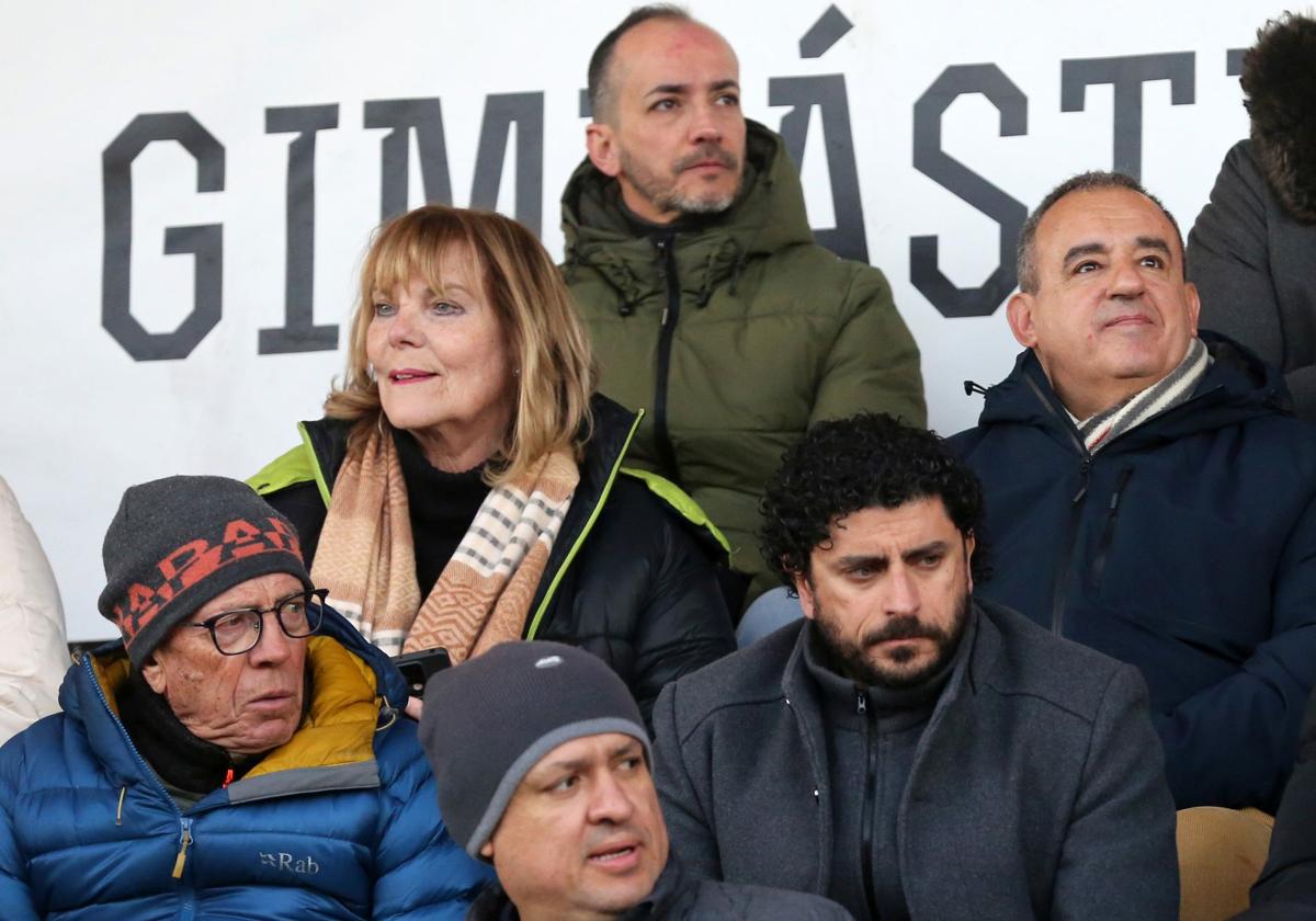 Búscate en las gradas de La Albuera durante el Segoviana vs Arenteiro