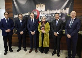 (De izquierda a derecha) Roberto Díez, alcalde de Peñafiel; Giancarlo Mulinelli, vicepresidente senior en ventas globales de Aeroméxico; Nieves Caballero, experiodista de El Norte de Castilla; Conrado Íscar, presidente de la Diputación de Valladolid; Félix Ángel Martín Díez, exalcalde de Peñafiel; y Ramiro Ruiz Medrano, expresidente de la Diputación de Valladolid y procurador en las Cortes de Castilla y León