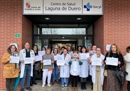 Trabajadores sanitarios del Centro de Salud de Laguna de Duero reivindican seguridad.