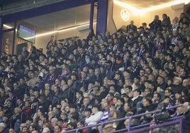 Aspecto de la Tribuna Principal en el partido ante el Atlético de Madrid.