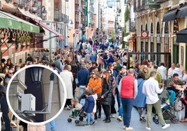 La calle Cascajares, frente a la catedral y, en detalle, uno de los dispositivos que mide el sonido en el entorno de Martí y Monsó.