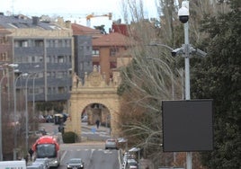 Cámaras y dispositivo de control del tráfico en la carretera de San Rafael.