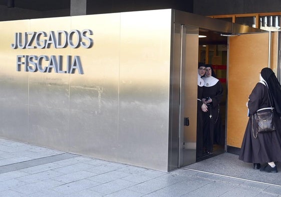 Visita de las monjas cismáticas de Belorado a los Juzgados de Burgos.