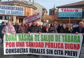 Vecinos de la comarca de Tábara, en Zamora, reclaman una mejor sanidad pública rural.