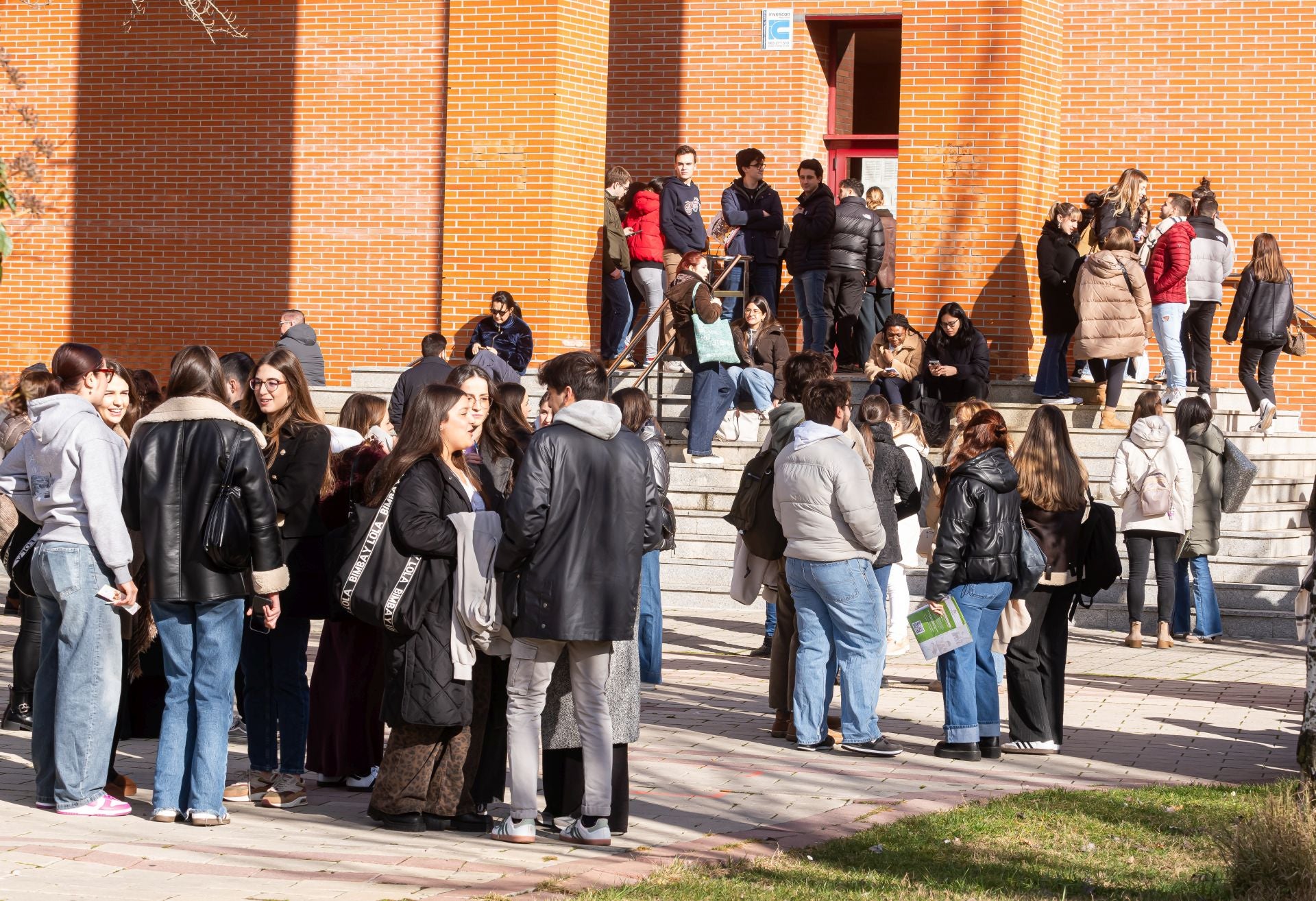 Los futuros médicos se examinan en busca de una plaza en la Sanidad pública