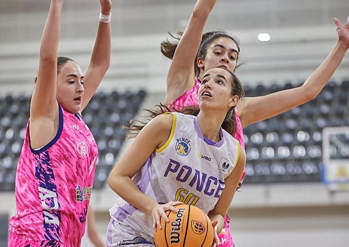 Daniela Gil, júnior de primer año, debutó en la última jornada con el primer equipo.