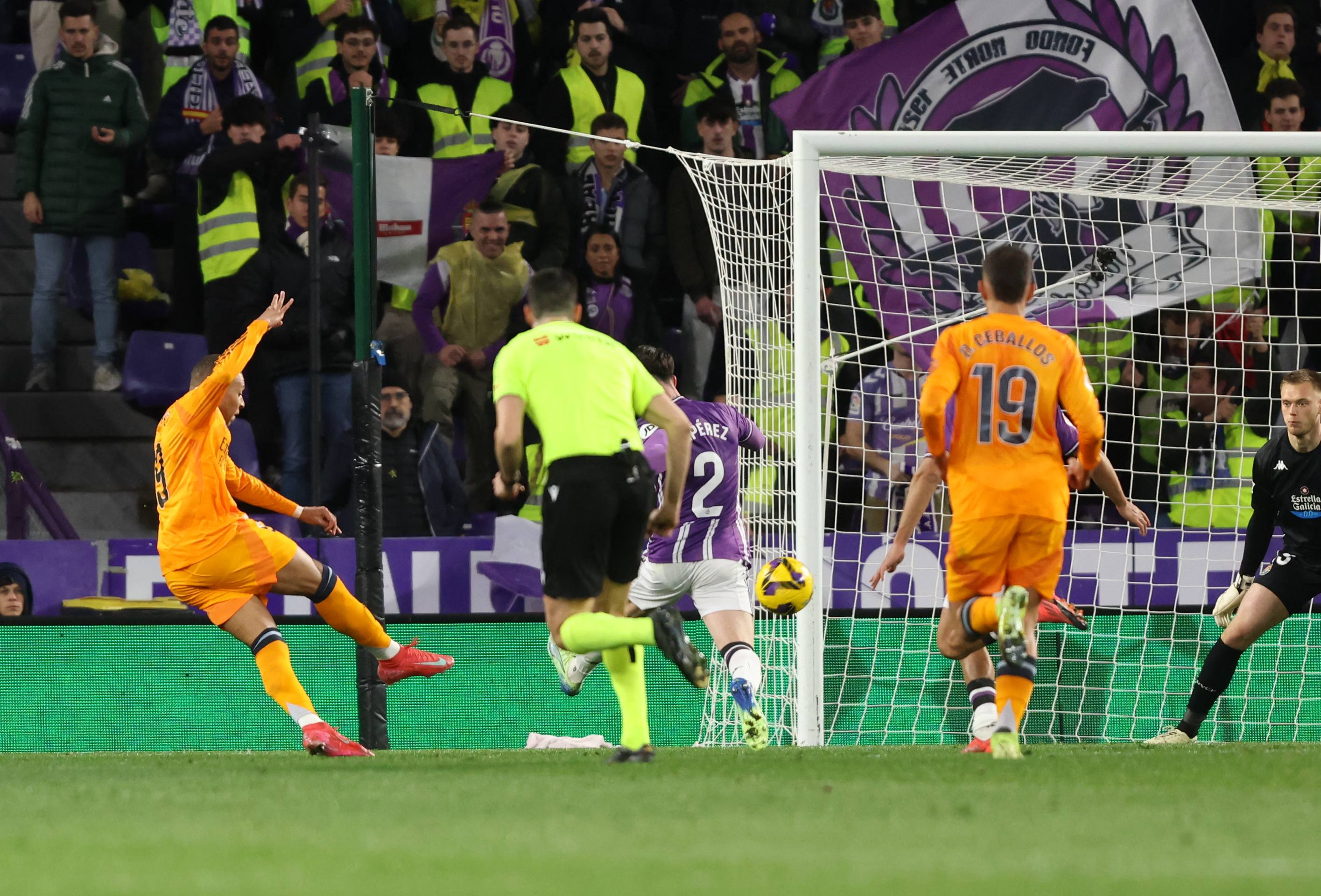 Búscate en la grada del Real Valladolid-Real Madrid (1/4)