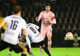 Manu, durante una jugada del partido ante el Real Unión.