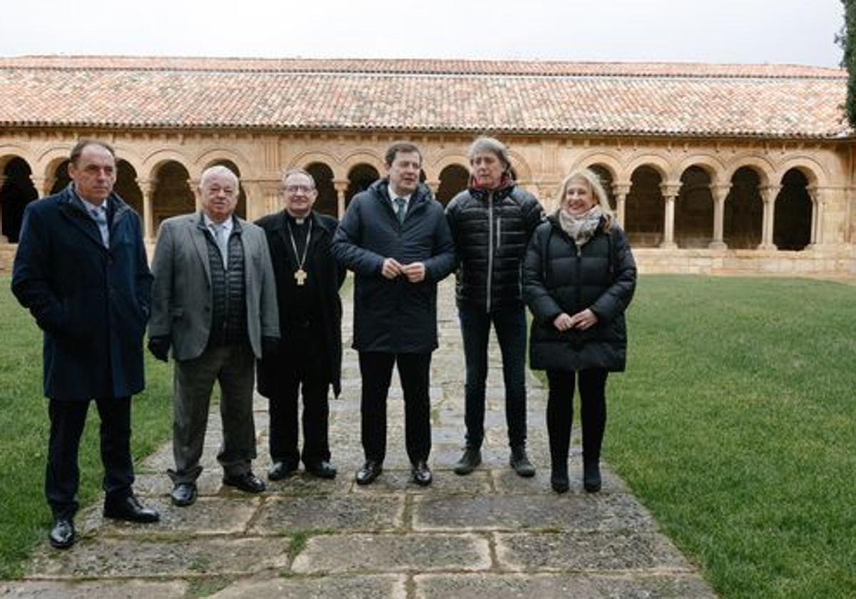 Alfonso Fernández Mañueco, junto al alcalde de Soria, Carlos Martínez, y el obispo de Osma-Soria, Abilio Martínez.