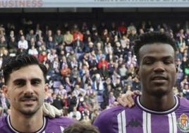 Kike Pérez y Juma Bah, en la alineación inicial del Real Valladolid frente al Betis.