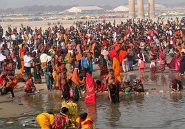 El Kumbh Mela es el festival religioso más grande del mundo. Fotografía tomada antes de la avalancha