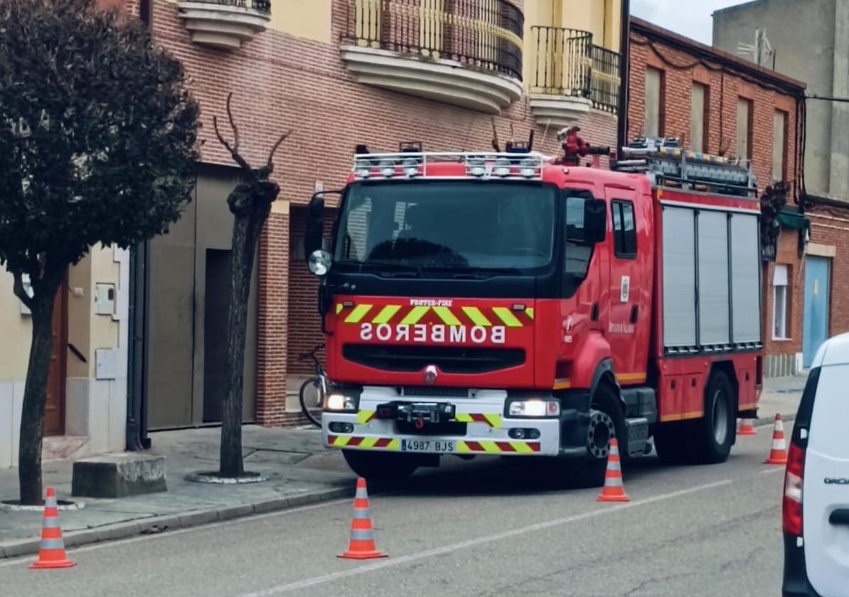 Una dotación de los Bombeos de la Diputación de Valladolid, este miércoles en La Seca.