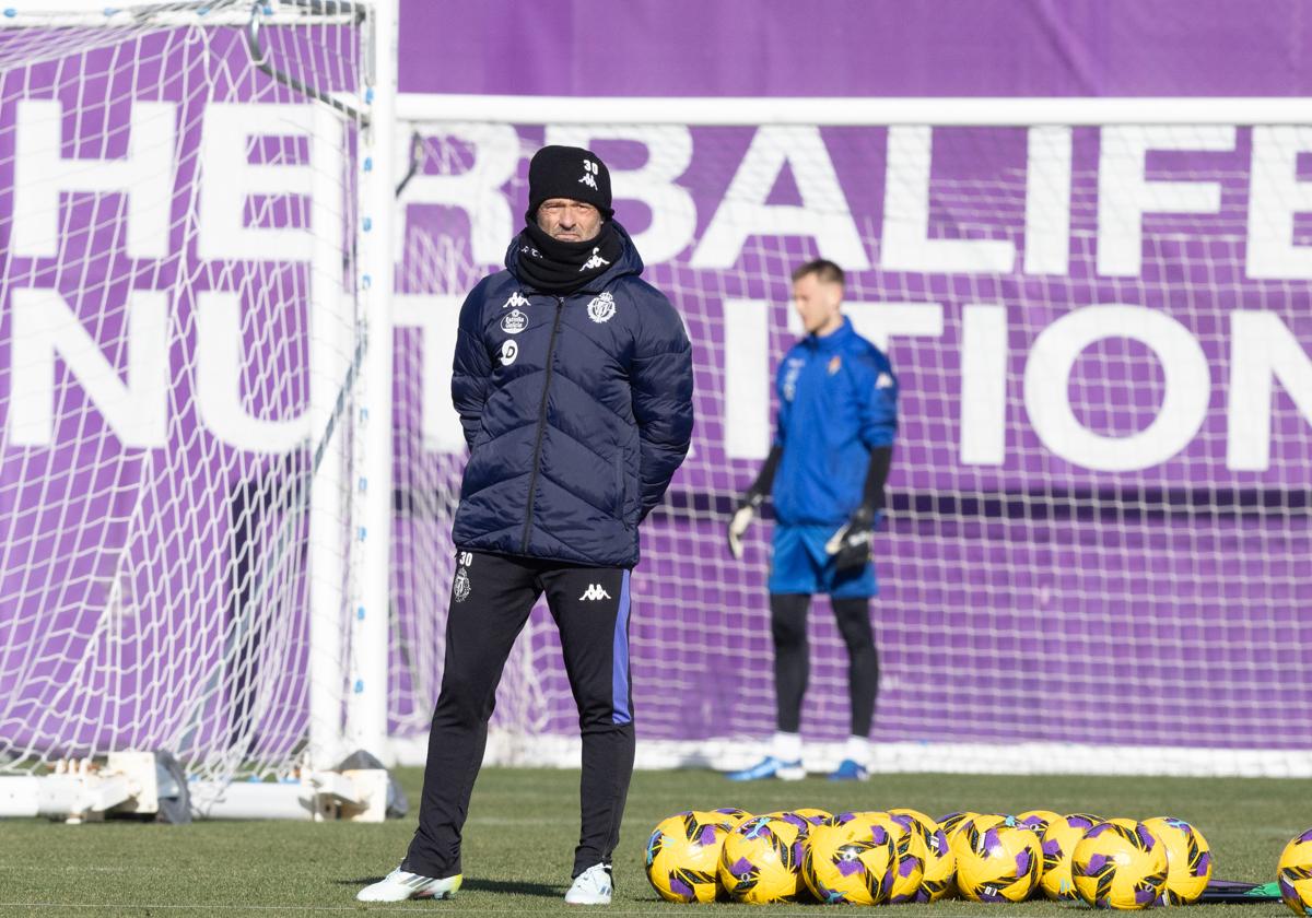 Diego Cocca, durante un entrenamiento de esta semana en los Anexos.