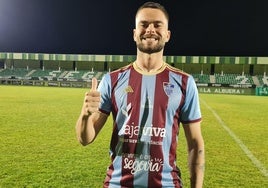 Joshua Farrell, con la camiseta de la Segoviana en La Albuera.