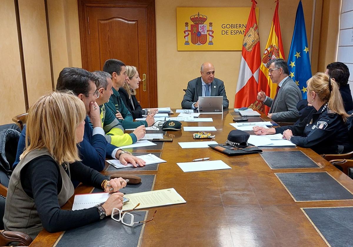 El subdelegado del Gobierno, Jacinto Canales, preside la comisión de seguridad vial.