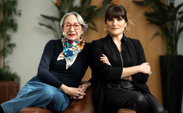 Luisa Gavasa y Rozalén antes de la rueda de prensa en el Calderón.