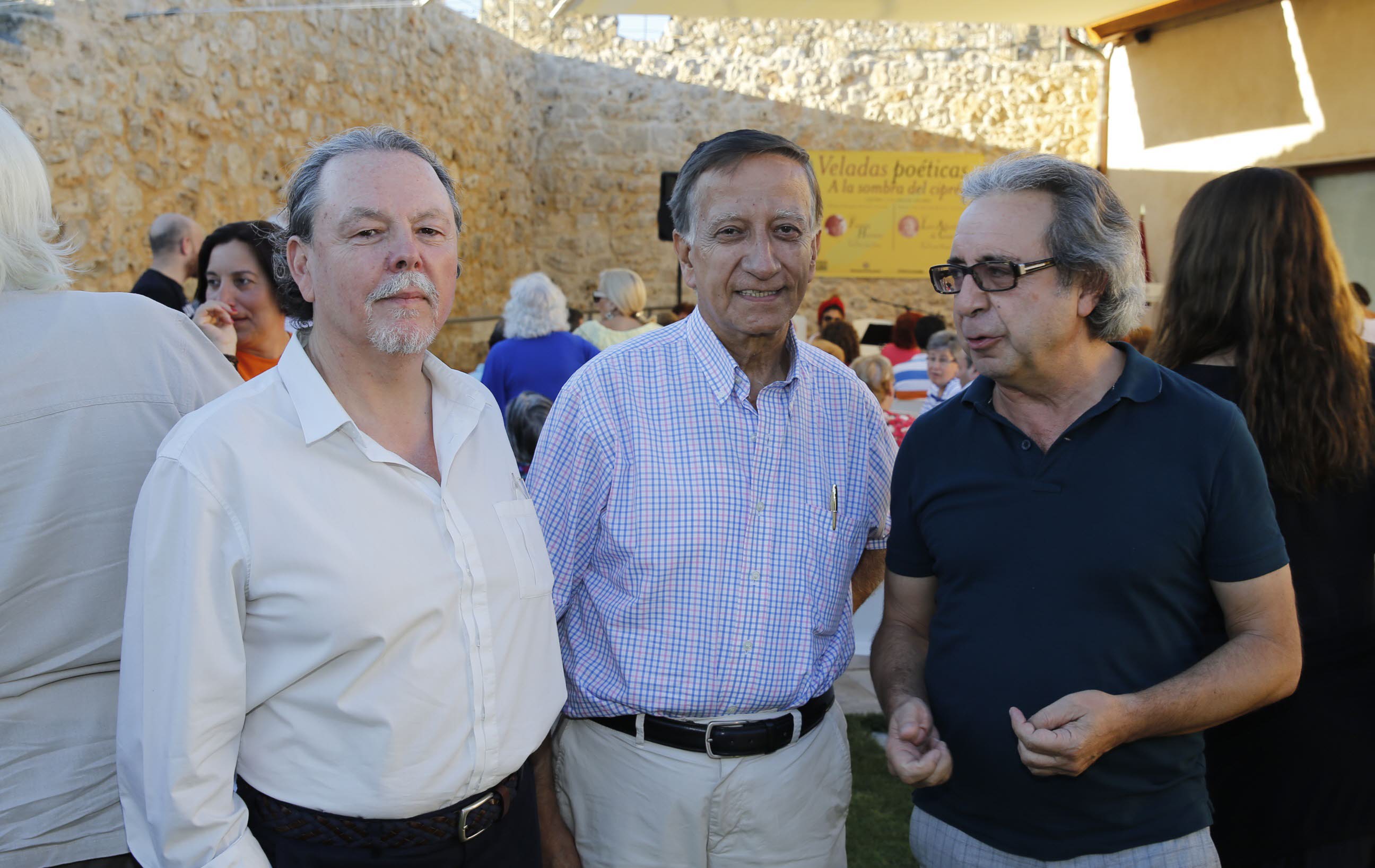 Pedro Mencía, director de la Villa del Libro de Urueña, el escritor Ramón García y Jesús Anta, en el año 2015.