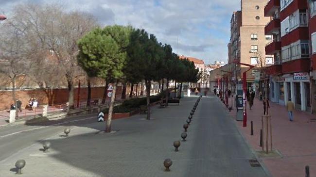 Imagen antes - Entrada desde la avenida de Segovia para desembocar en la calle Mallorca -que sale a la derecha, más adelante- en los años anteriores.