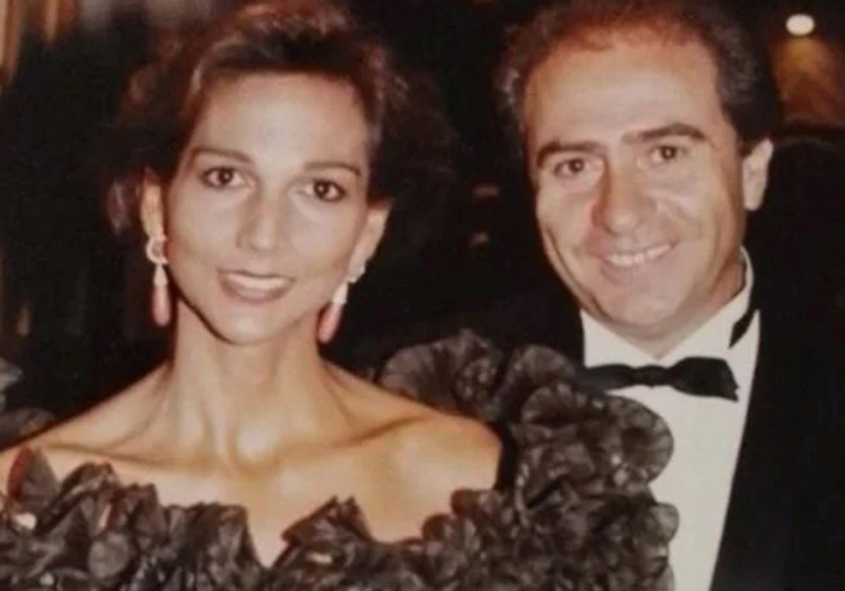 Tony Caravaca y Charo Vega, en la puesta de largo de su hija.