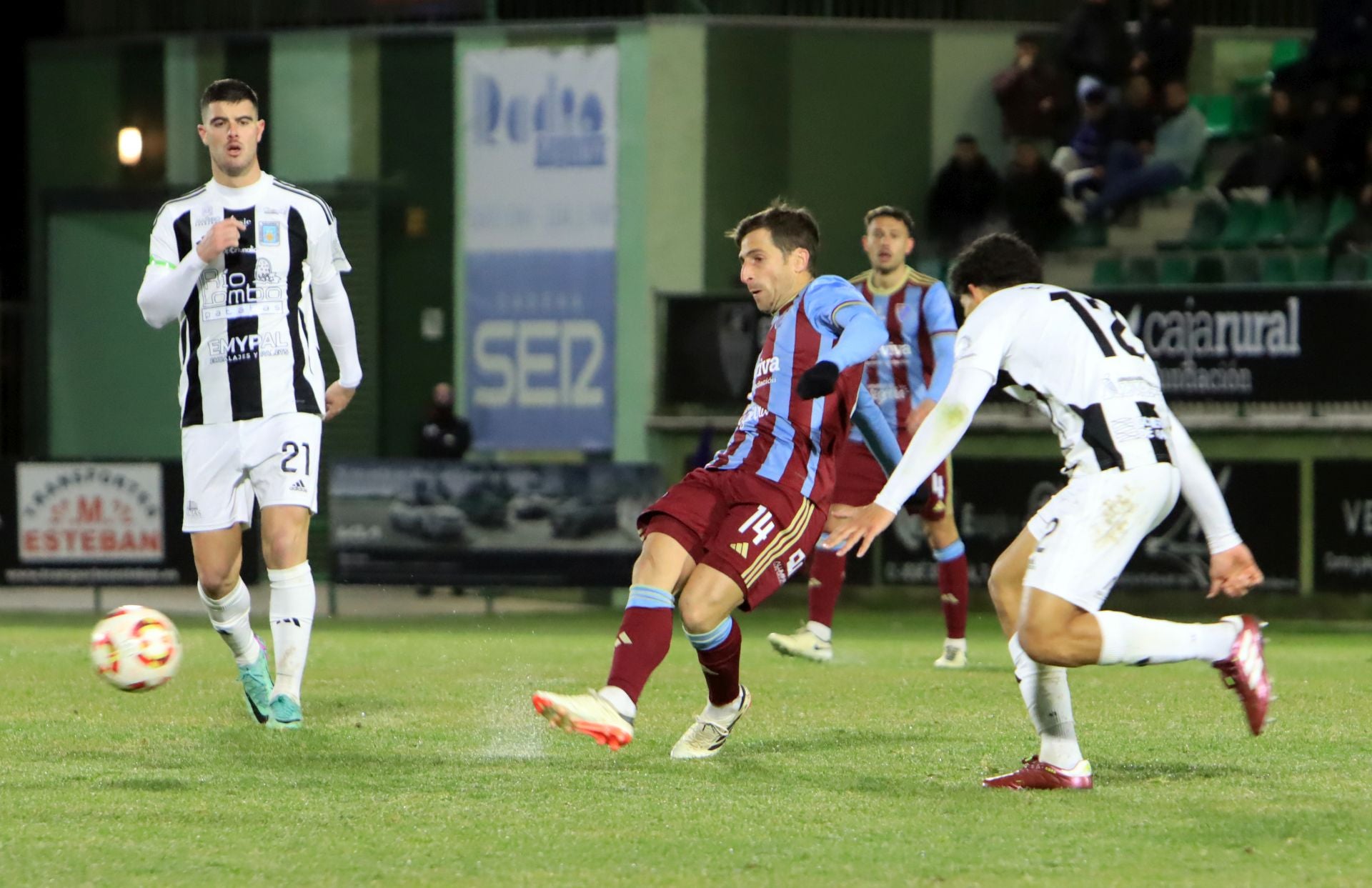 Fotos de la derrota de la Segoviana ante el Tarazona