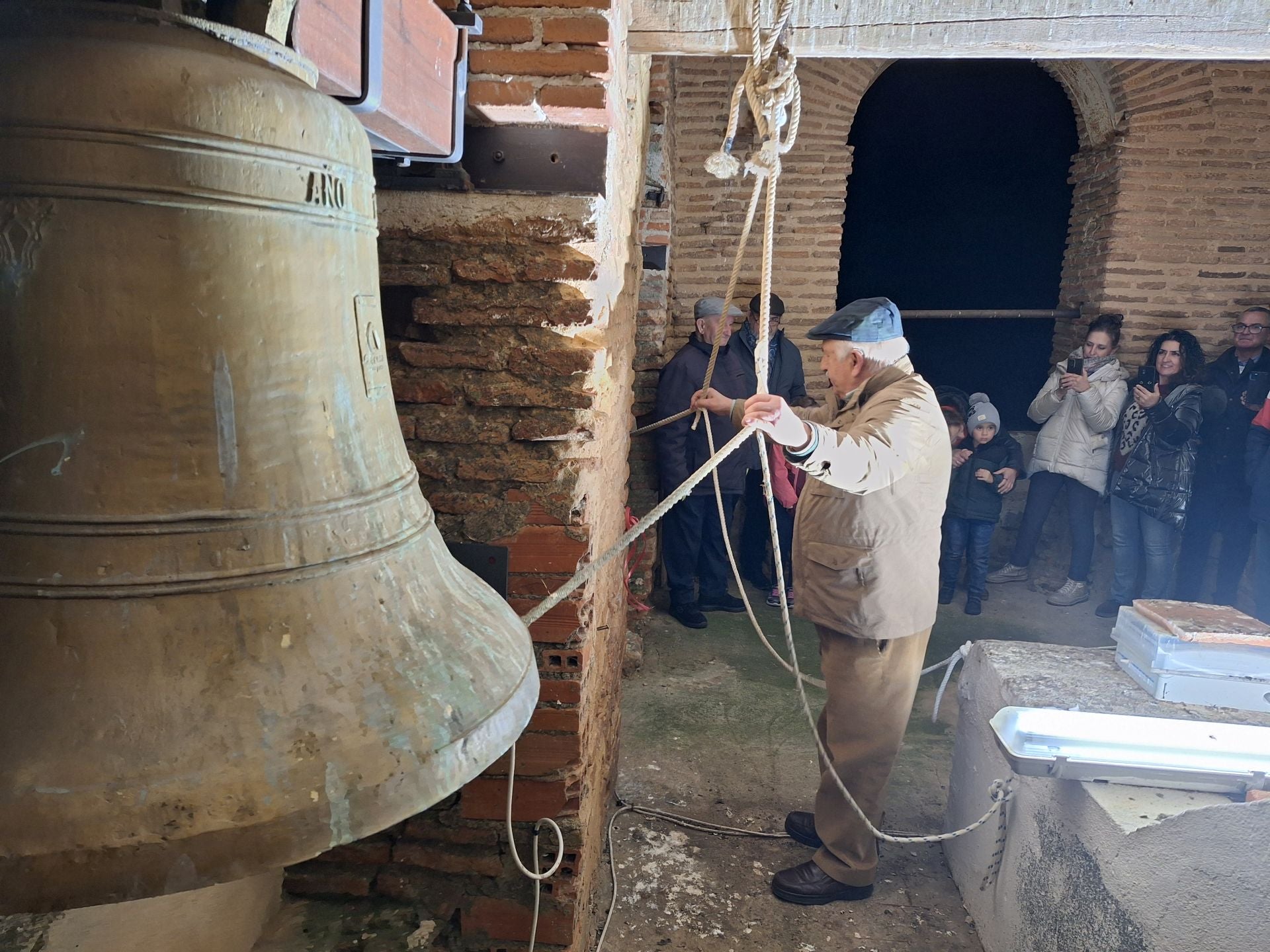 Santa Eufemia toca las campanas para ahuyentar los diablos tormenteros