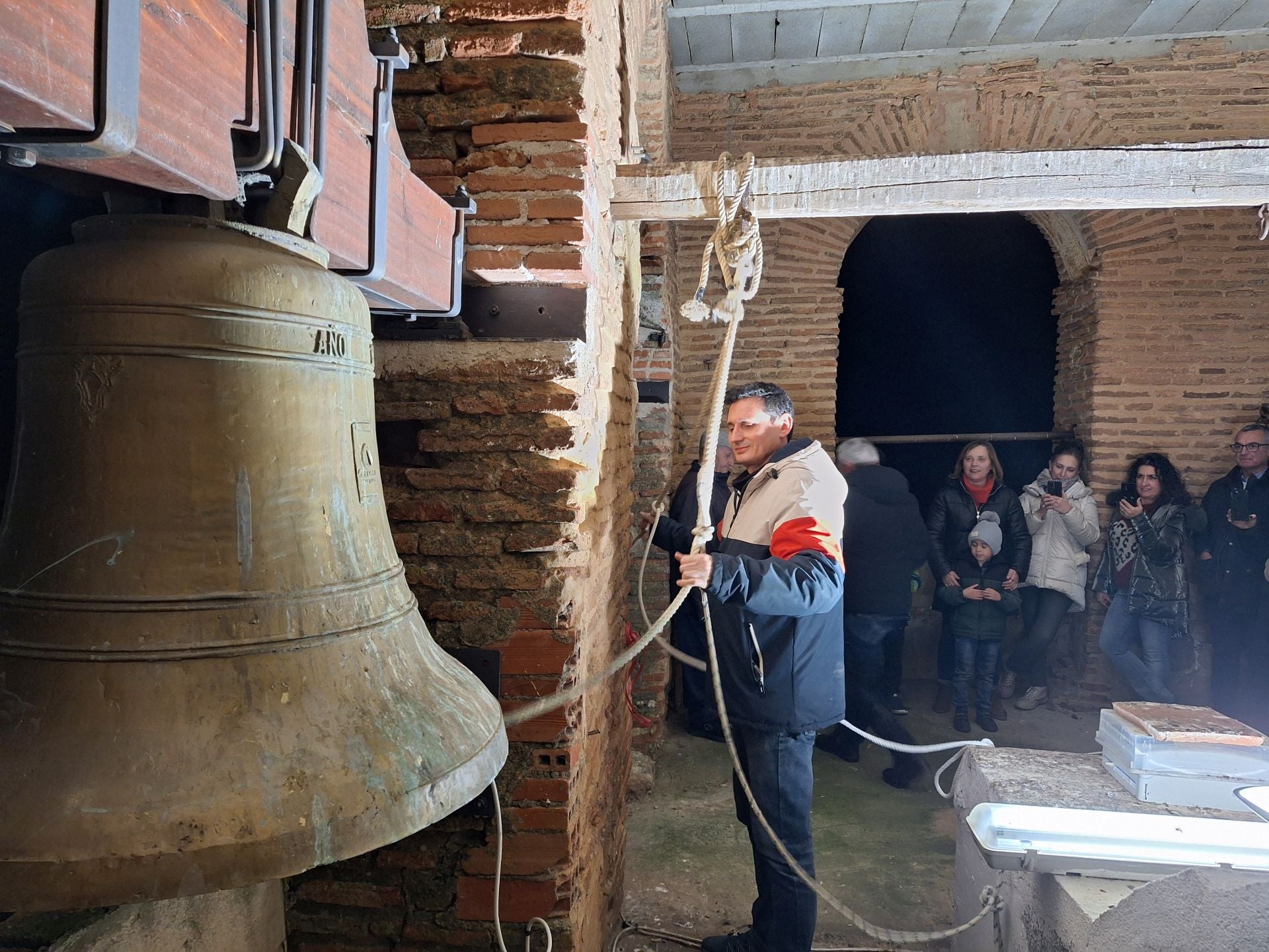 Santa Eufemia toca las campanas para ahuyentar los diablos tormenteros